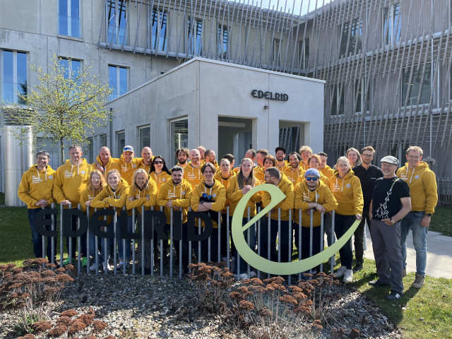 Edelrid bedrijfsbezoek We Enable Climbers. Team voor het kantoor in Isny.